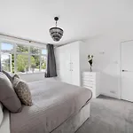 Clarence House-Windsor-Parking-5 Bed