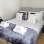 Modern 4Br Cottage In Windsor, Near Marina And Thames