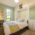 Perfect For Legoland, Windsor Castle And Ascot With Free Parking
