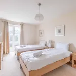 Cosy 2 Bed 2 Bath Central Windsor & Parking