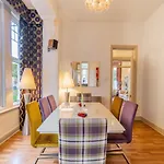 Luxury Home - Central Windsor, Gated Parking