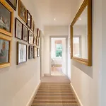 Luxury Home - Central Windsor, Gated Parking