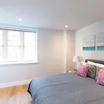 Hampden Apartments - The Anne