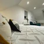 Unique Luxury Detached Apartment In Windsor That Sleeps 4