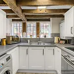Characteristic 4 Bed Apartment In The Heart Of Windsor