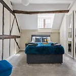 Characteristic 4 Bed Apartment In The Heart Of Windsor
