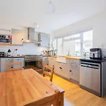 Windsor, Entire House, Free Parking, 64Mbps, Legoland&Thorpe Park