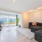 Windsor, Entire House, Free Parking, 64Mbps, Legoland&Thorpe Park