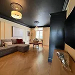 Stay In Style Opposite Windsor Castle & Free Parking