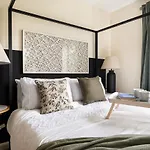 Caya Living 3Br Apartment In Central Windsor Berkshire - Legoland - Windsor Castle - Lapland Uk - Heathrow Sleeps 6 - Private Gated Parking