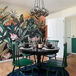Caya Living 3Br Apartment In Central Windsor Berkshire - Legoland - Windsor Castle - Lapland Uk - Heathrow Sleeps 6 - Private Gated Parking