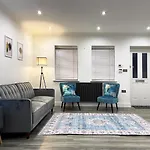 Karen\'S Place In Windsor