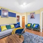 Lovely 3 Bed In Windsor - Parking & Garden