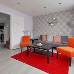 Cosy 3 Bed Home, Families And Contractors, Direct Booking For Best Rates
