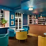 The Royal Adelaide Hotel
