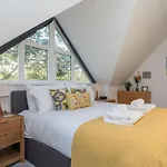 Pass The Keys Stunning 7 Sleeper Penthouse On Windsor Riverside