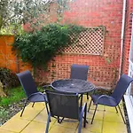 Cosy 3 Bed Home, Families And Contractors, Direct Booking For Best Rates