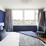 Pass The Keys Eton Penthouse With Amazing Castle River Views