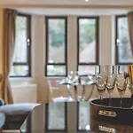 Hidden Gem With Windsor Castle Views & Parking