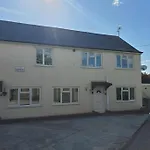 Central Windsor 2 Bedroom Flat With Free Parking