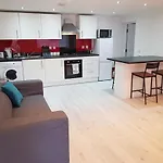 Central Windsor 2 Bedroom Flat With Free Parking