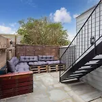 Central Windsor Modern Garden Flat, Walk 2 Sights