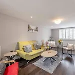 Central Windsor, 5 Mins To Legoland, Driveway
