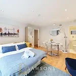 Stylish Living By Lawsons - Parking & 3 En Suites