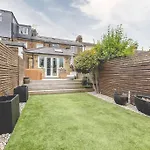 Stylish 2-Bed House With Office And Private Garden