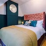 Stunning Home In Windsor By Casa By Grace, Idyllic Location, Perfect For Large Groups, Pet Friendly, Sleeps 7-9!