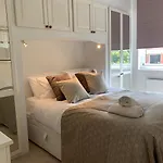 4 The Courtyard Central Windsor 2Br