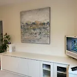 4 The Courtyard Central Windsor 2Br
