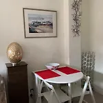 4 The Courtyard Central Windsor 2Br