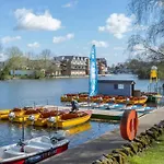 Beautiful Windsor 2 Bed, Perfect Location, 5 Mins Walk To Centre, Free Parking, Legoland, Ascot