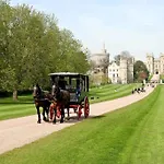 Beautiful Windsor 2 Bed, Perfect Location, 5 Mins Walk To Centre, Free Parking, Legoland, Ascot