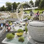 Beautiful Windsor 2 Bed, Perfect Location, 5 Mins Walk To Centre, Free Parking, Legoland, Ascot