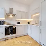Lodge Living By Lawsons With Parking