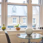 Central Windsor 1 Bedroom Gem,Shared Garden