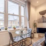 Central Windsor 1 Bedroom Gem,Shared Garden