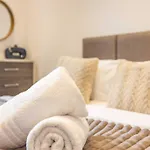 Central Windsor 1 Bedroom Gem,Shared Garden