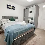 New Stylish 2-Bed Retreat In Central Windsor