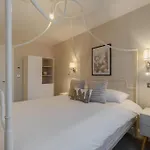 Stylish 2 Bed 2 Bath Apartment - Allocated Parking