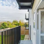 Chic 2 Bed Flat - Balcony - Allocated Parking