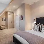 Spacious Luxury Penthouse, 2Br, Private Parking