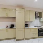 3Br Retreat, Allocated Parking, Private Garden