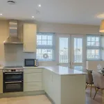 Stylish Windsor Getaway W/ Balcony - Free Parking