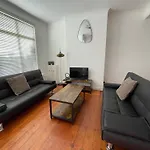 A Lovely Three Bedroom House In Windsor