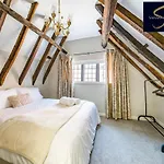 Royal Love Shack 3 Bed Central Windsor Parking
