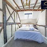 Royal Love Shack 3 Bed Central Windsor Parking