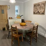 Windsor Cottage: Cosy, Charming, Full Of Character